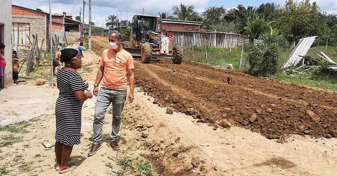 Camacã: Moradores do Brogodó felizes com o casacalhamento e patrolamento do bairro
